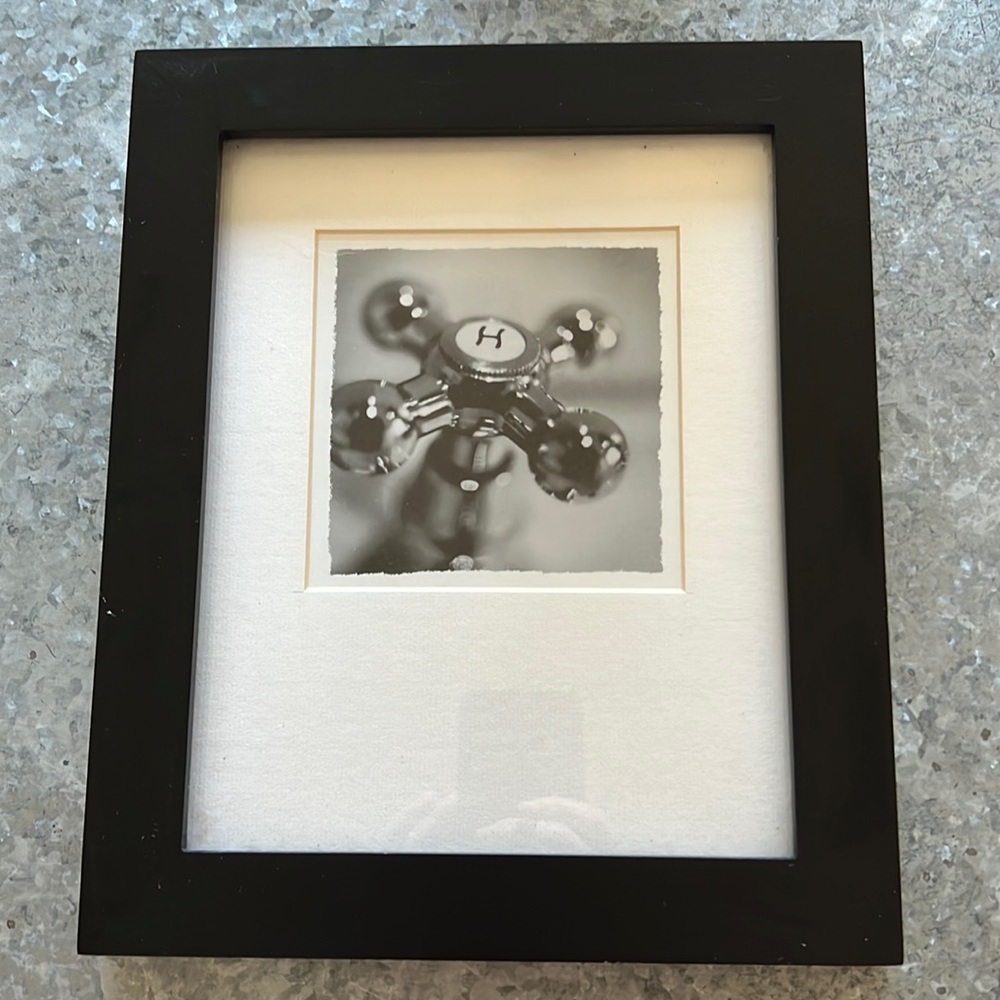 Picture frame with picture. Can be changed